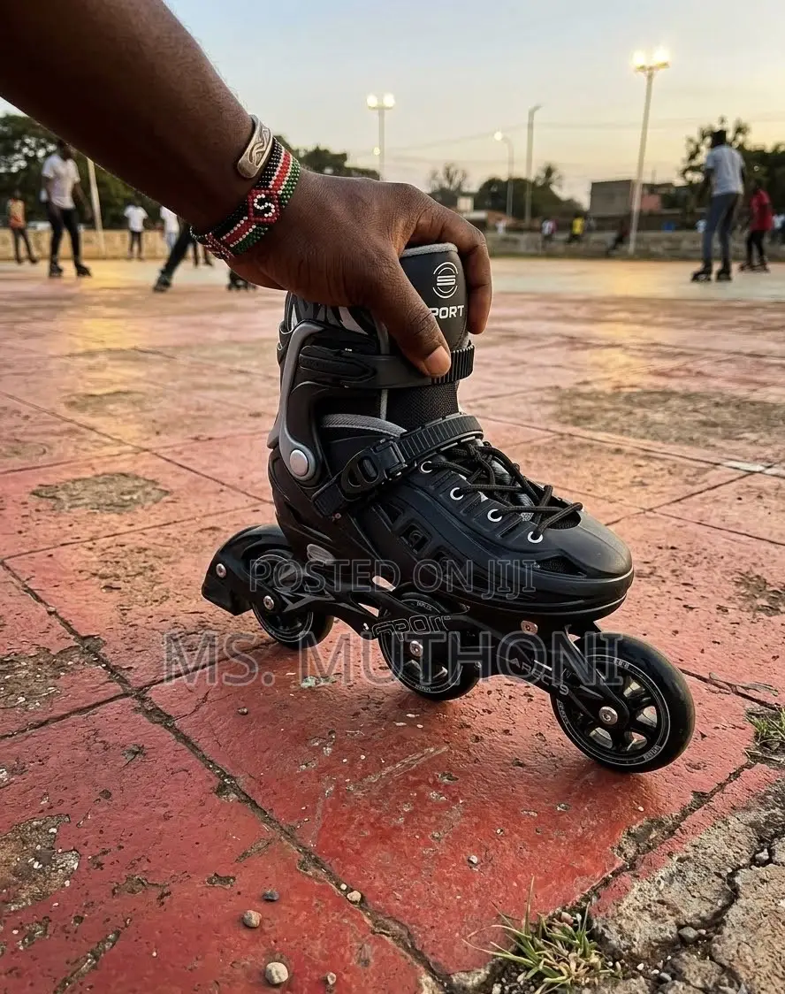 Black 3-Wheel Inline Speed Skate With 100mm Wheels & ABEC-9 Bearings.