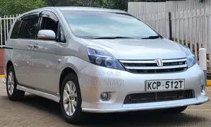 Toyota ISIS 2011 Silver