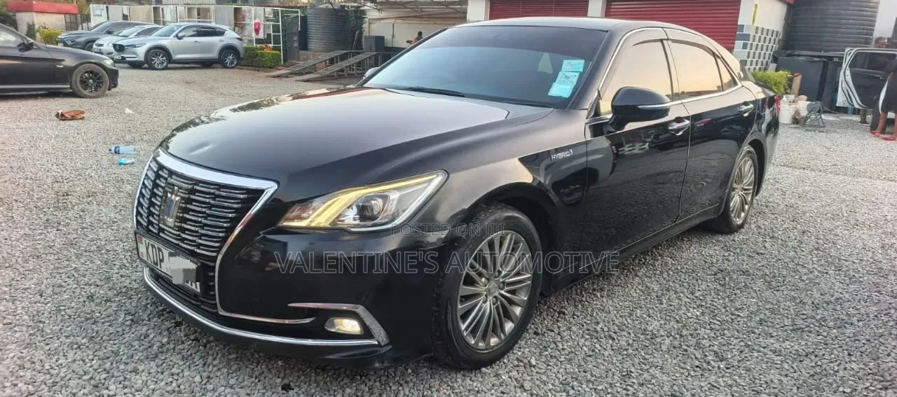 Toyota Crown 2017 Black