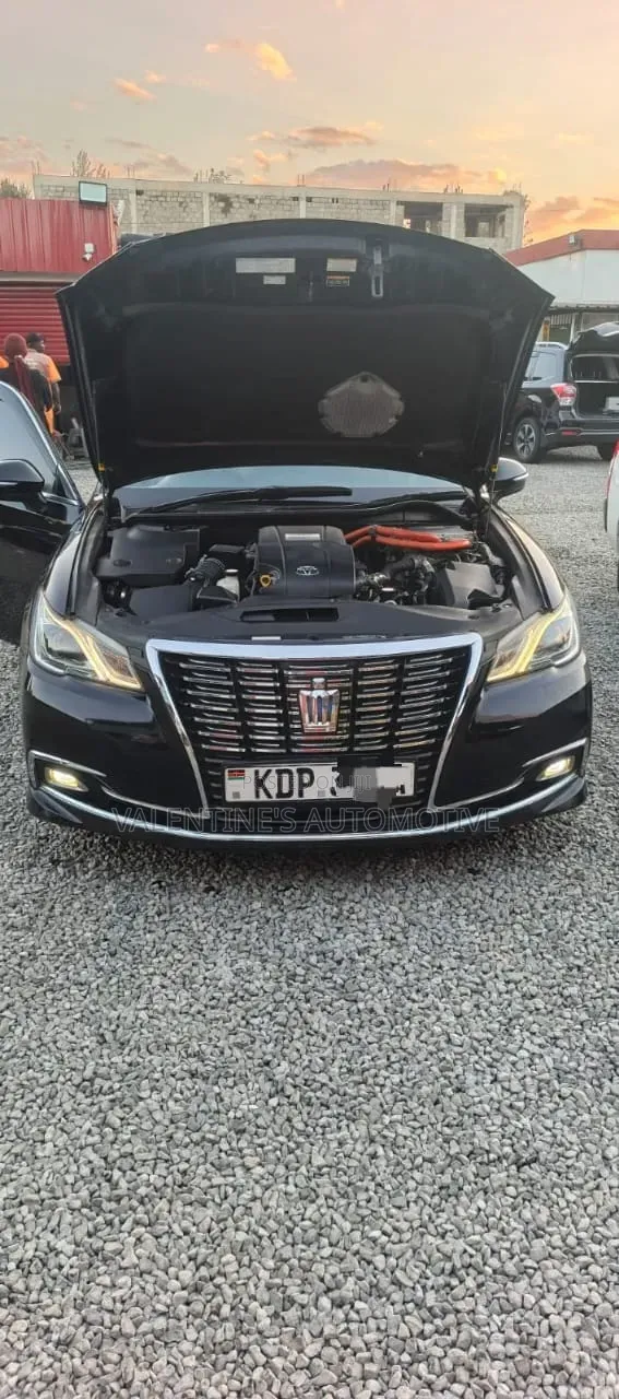 Toyota Crown 2017 Black