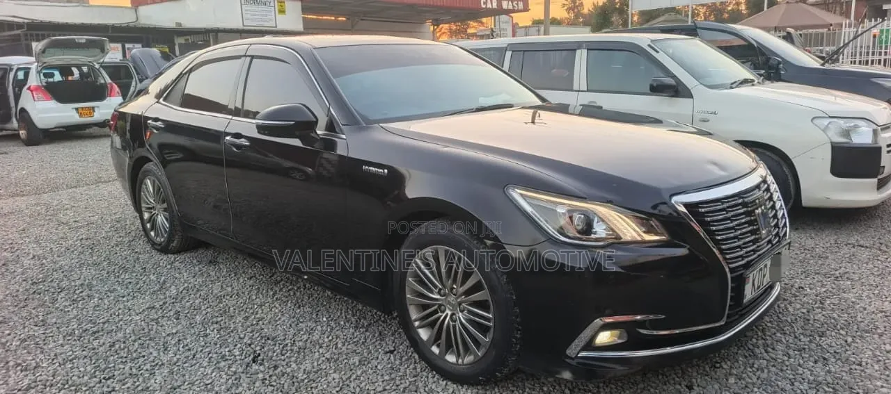 Toyota Crown 2017 Black