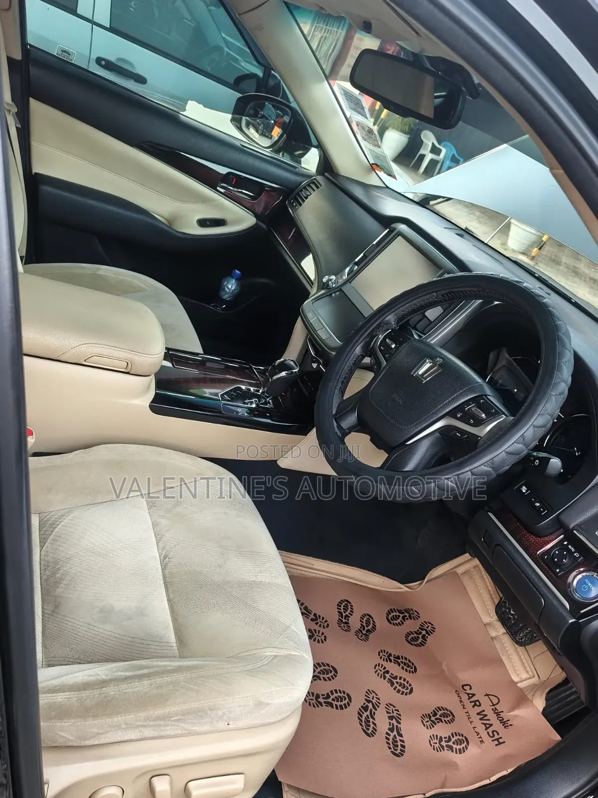Toyota Crown 2017 Black