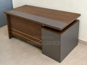 Modern Managerial Desk With Side Storage
