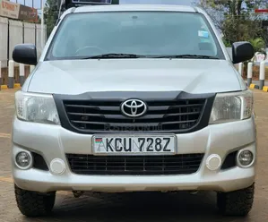 Toyota Hilux 2012 Silver