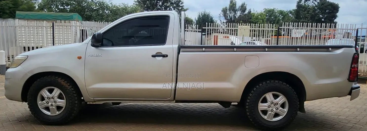 Toyota Hilux 2012 Silver