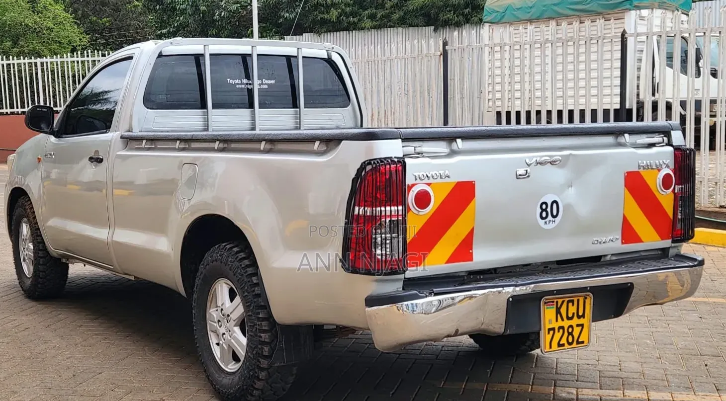 Toyota Hilux 2012 Silver