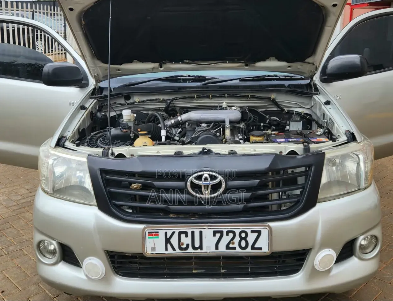 Toyota Hilux 2012 Silver