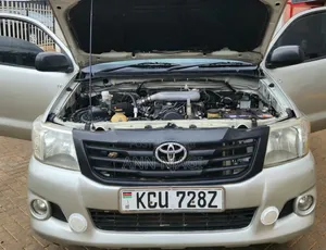 Toyota Hilux 2012 Silver