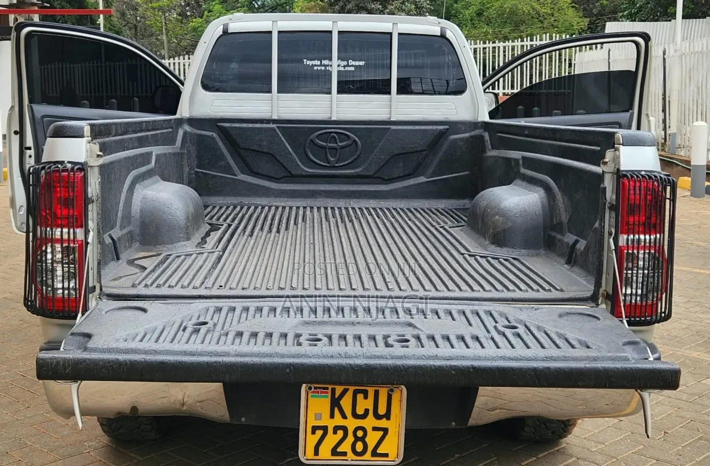 Toyota Hilux 2012 Silver