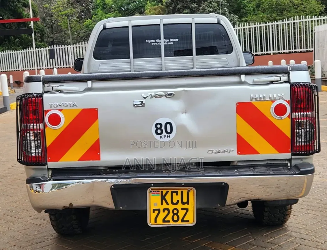 Toyota Hilux 2012 Silver