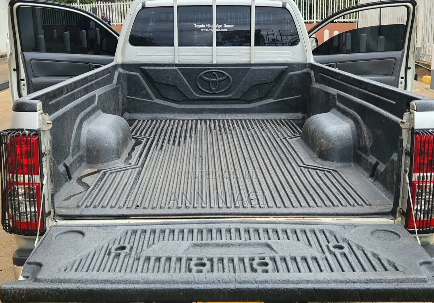 Toyota Hilux 2012 Silver