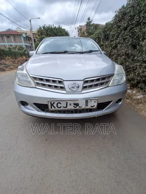Nissan Tiida 2009 Silver