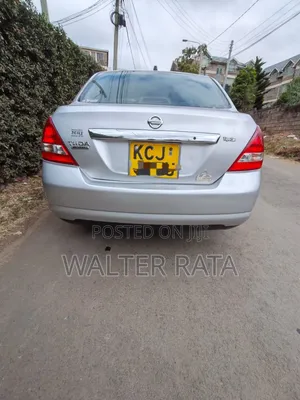 Nissan Tiida 2009 Silver