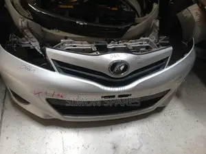 Toyota Vitz 2011 Nosecut