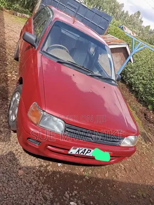 Toyota Starlet 2000 Red