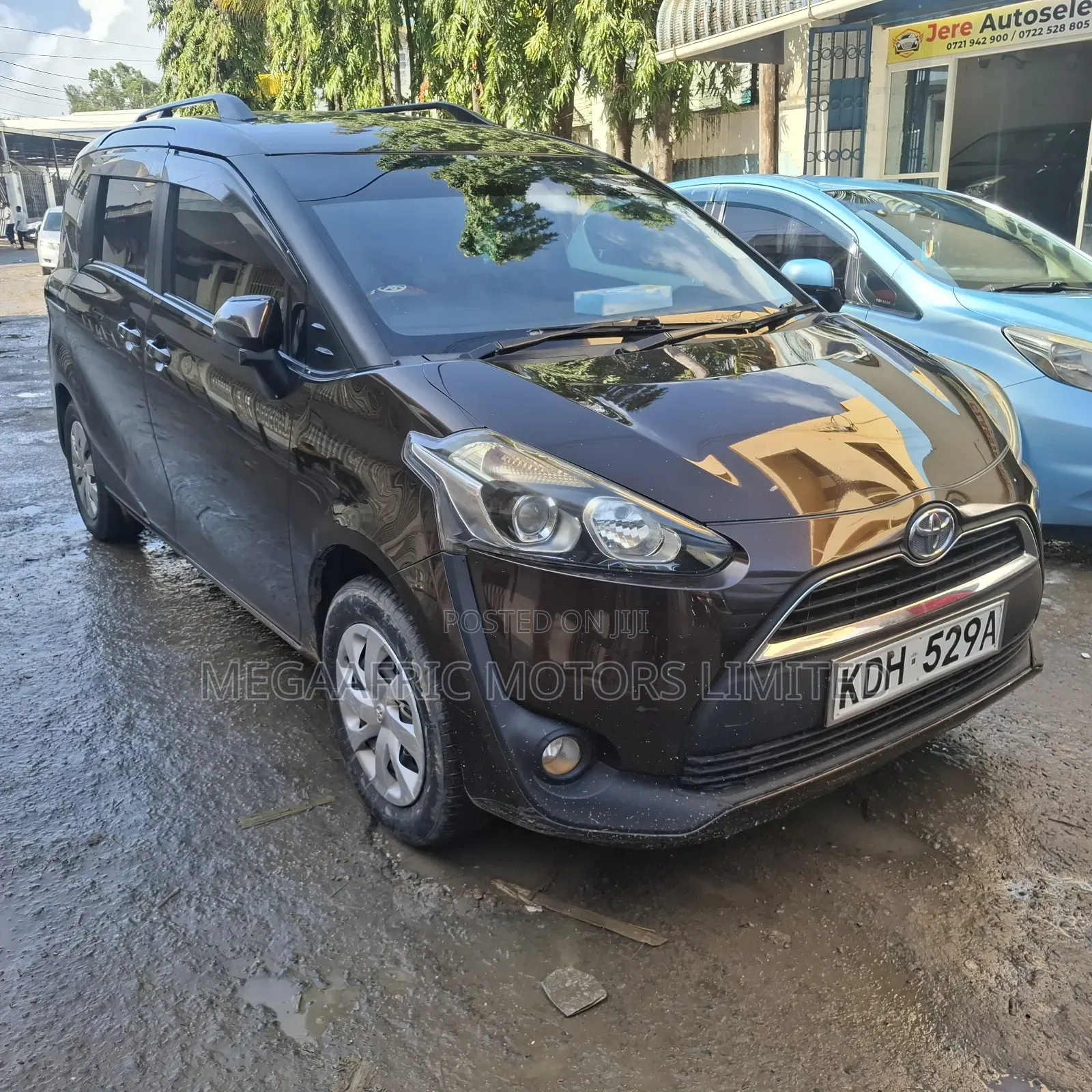 Toyota Sienta 1.5 FWD (6-seater) 2015 Purple