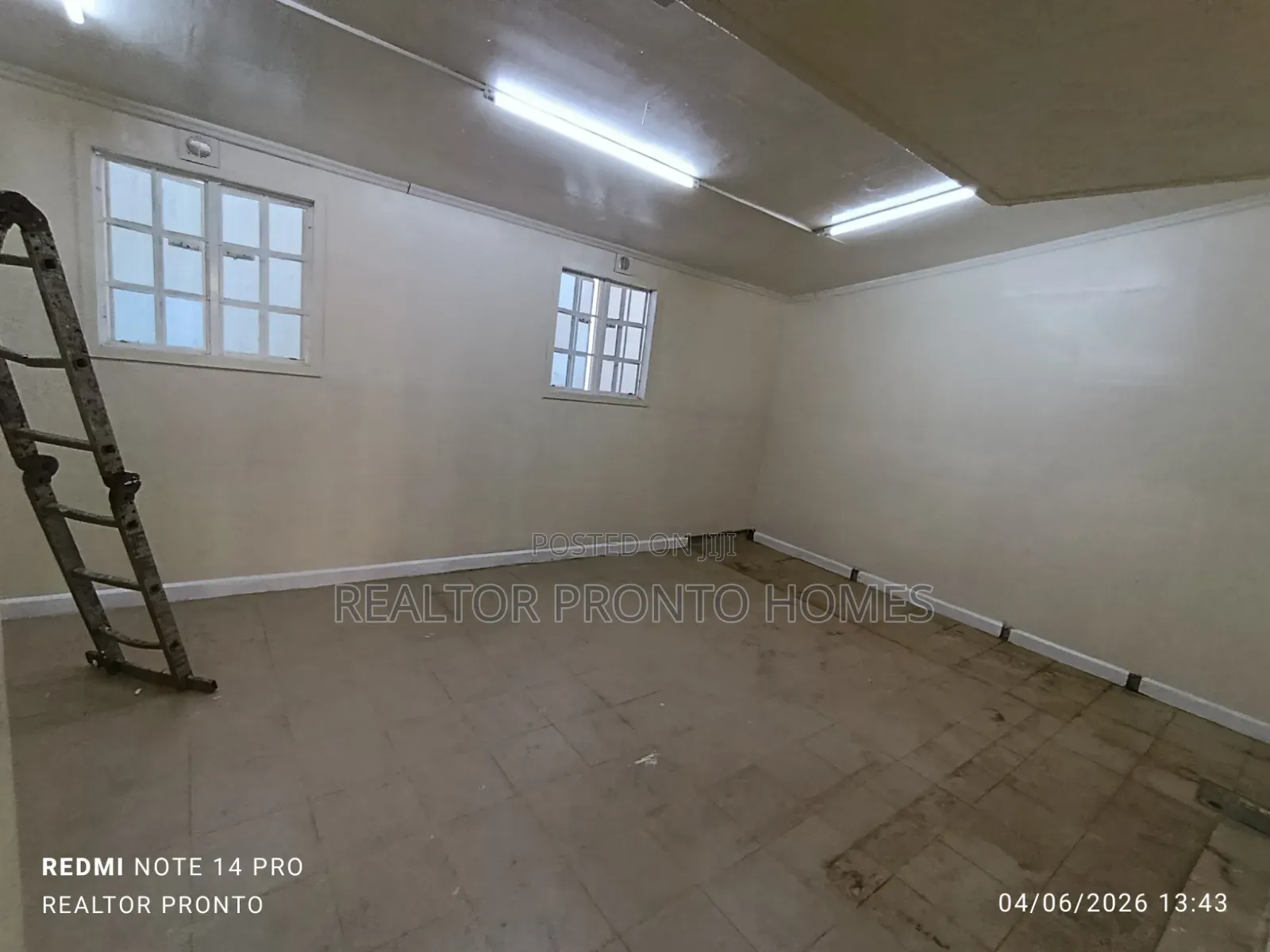 Commercial 3 Bedrooms Massionatte for Office Use