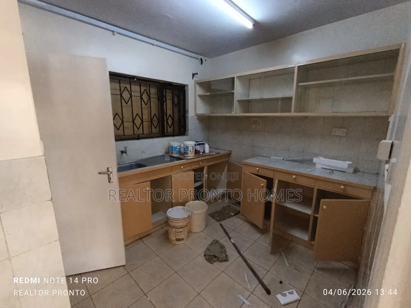 Commercial 3 Bedrooms Massionatte for Office Use