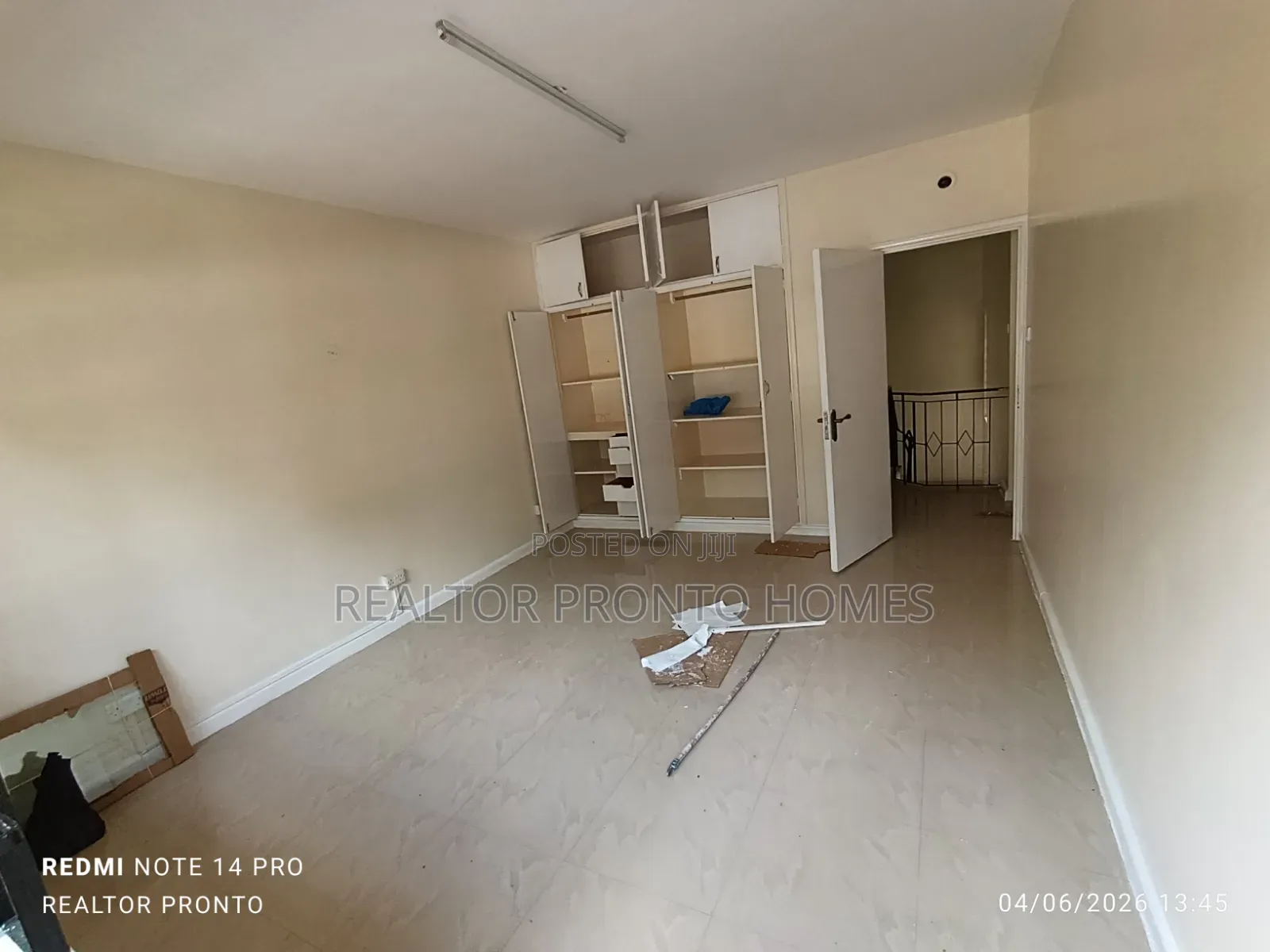 Commercial 3 Bedrooms Massionatte for Office Use