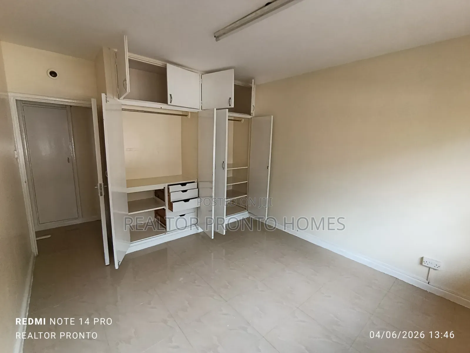 Commercial 3 Bedrooms Massionatte for Office Use