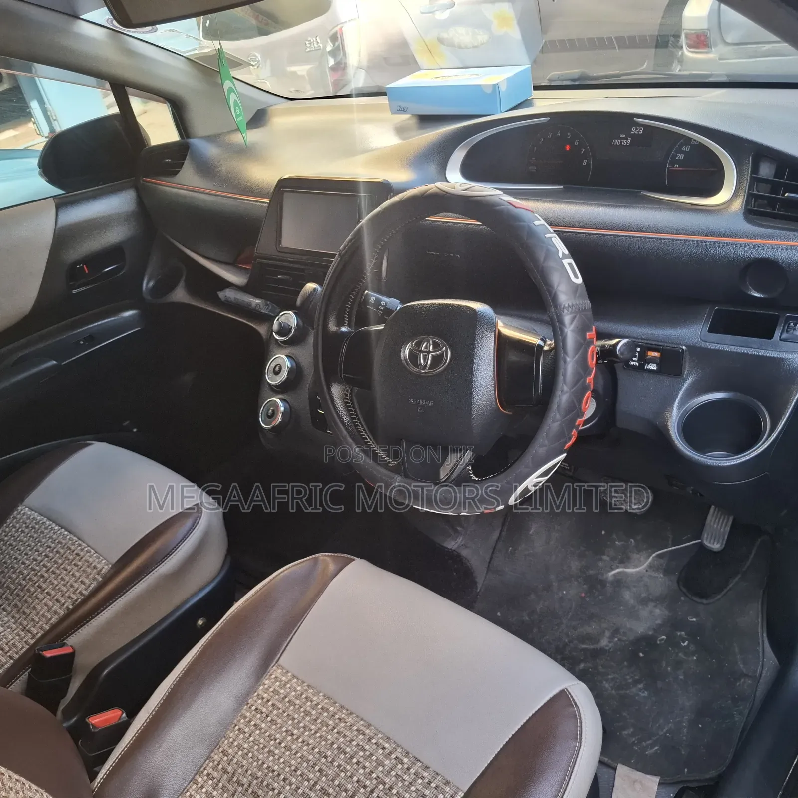 Toyota Sienta 1.5 FWD (6-seater) 2015 Purple