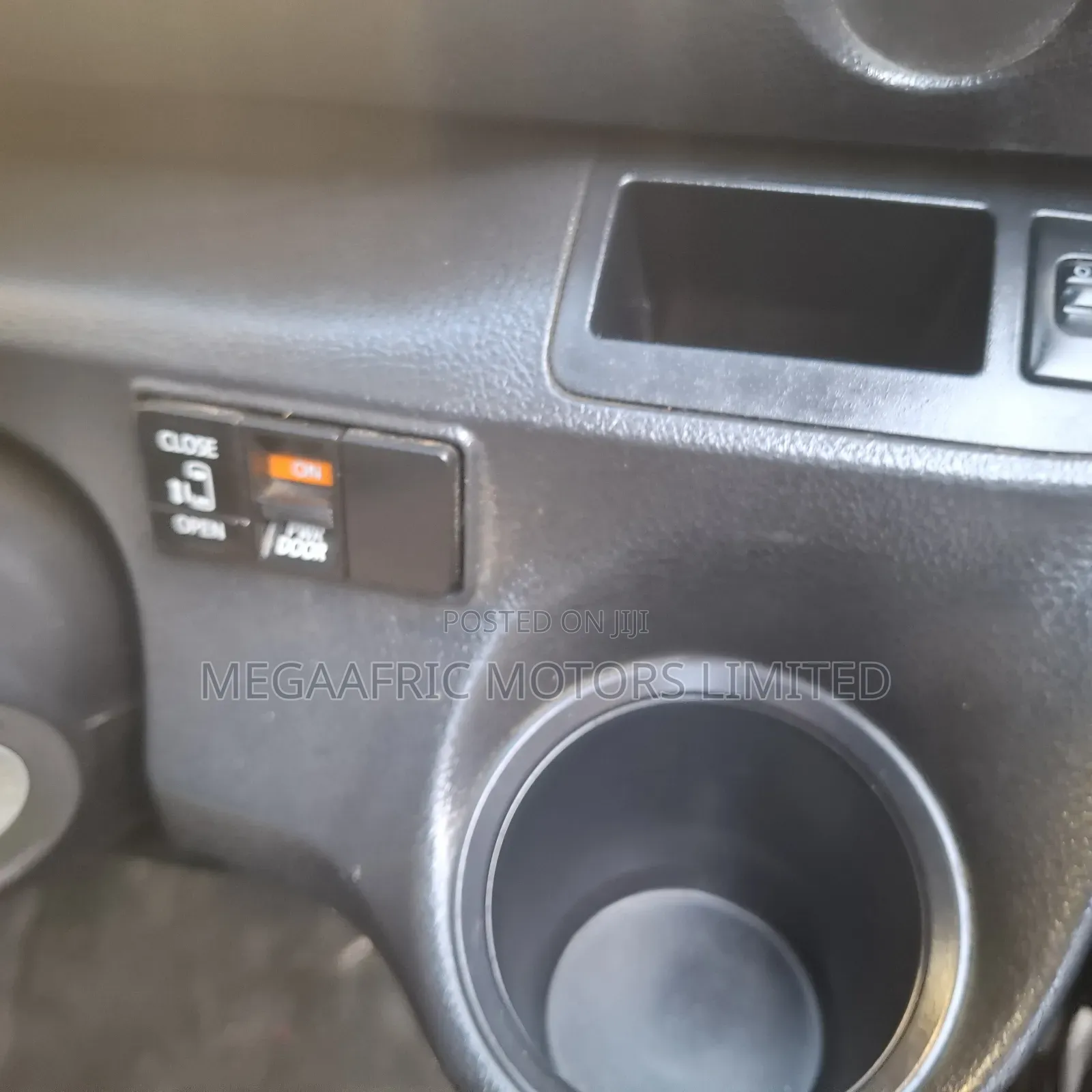 Toyota Sienta 1.5 FWD (6-seater) 2015 Purple