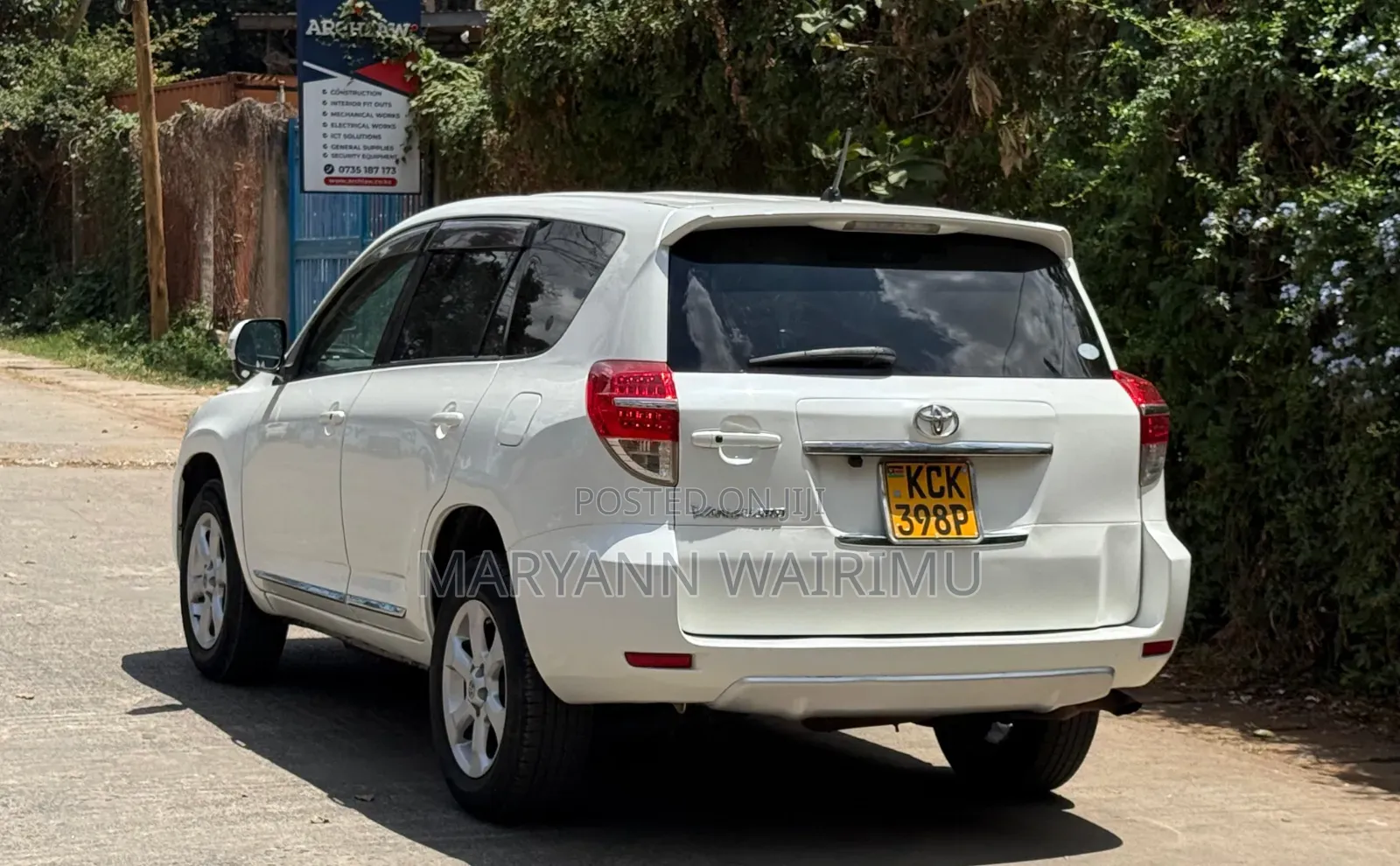 Toyota Vanguard 2010 White