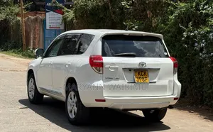Toyota Vanguard 2010 White