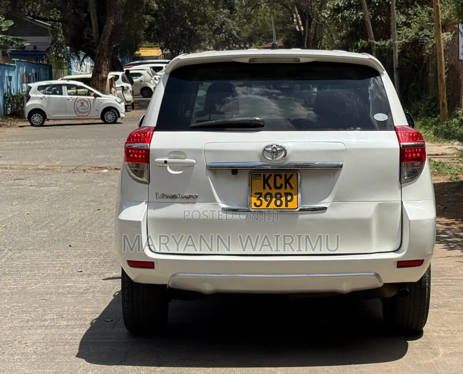 Toyota Vanguard 2010 White