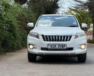 Toyota Vanguard 2010 White