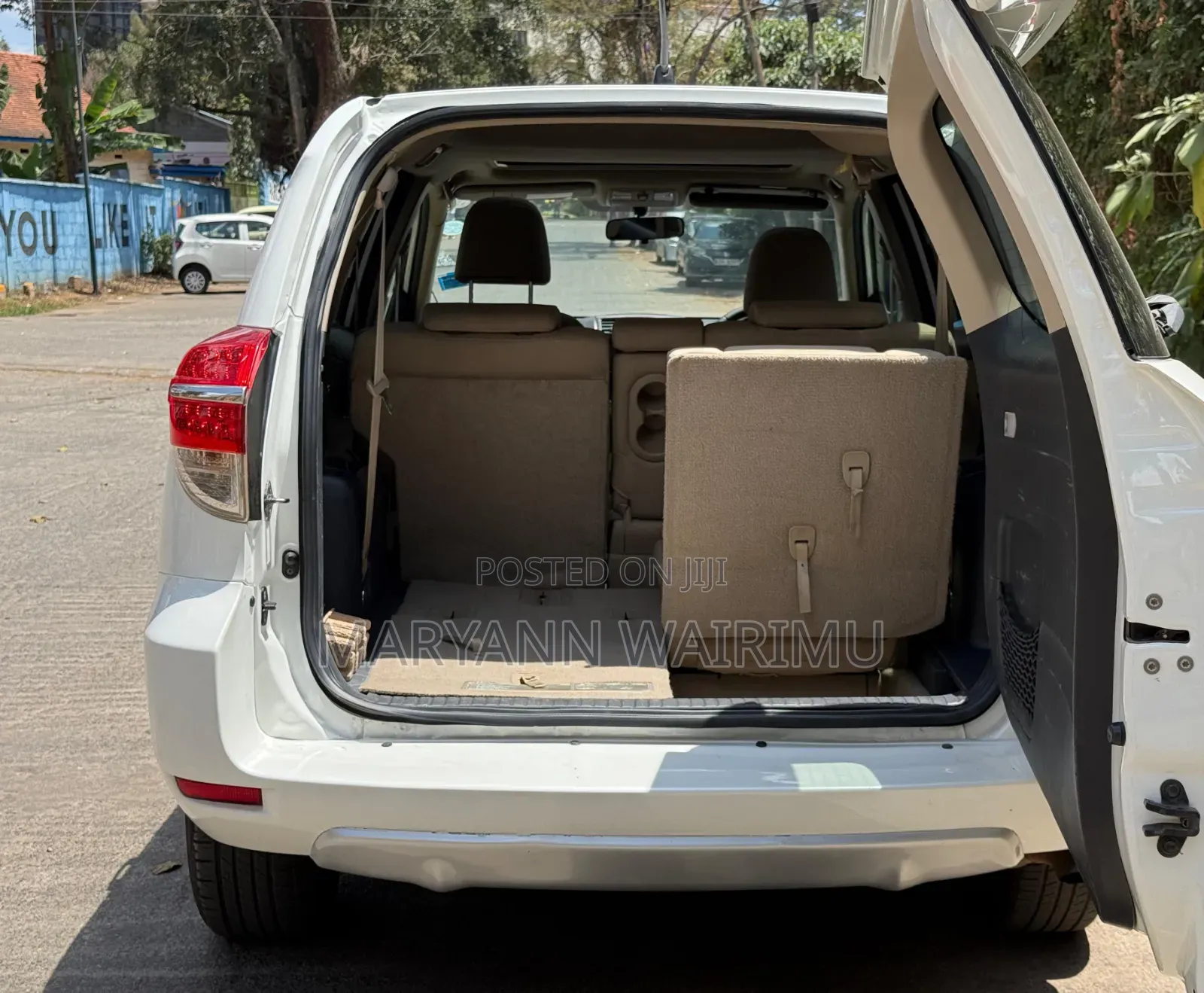 Toyota Vanguard 2010 White