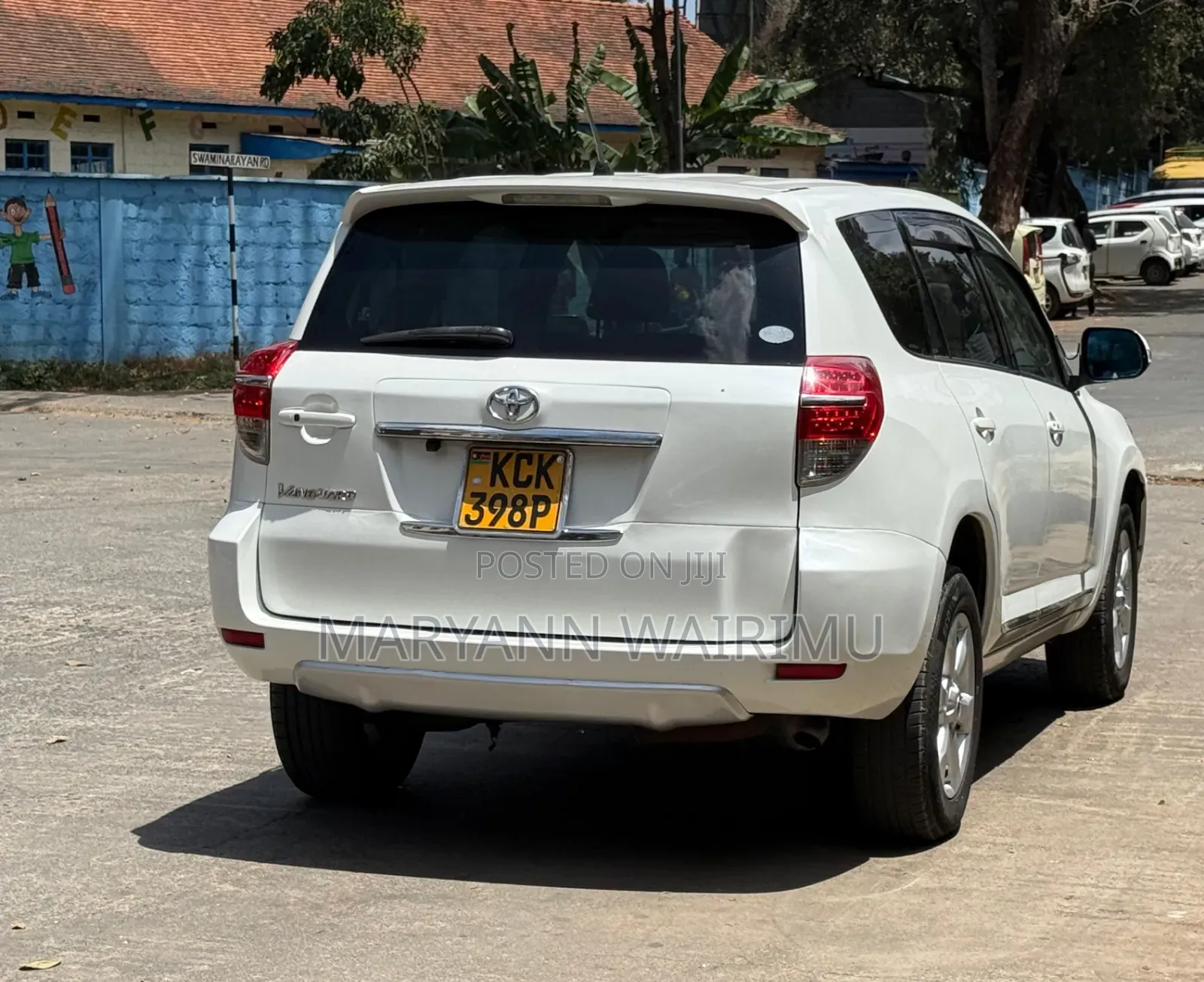 Toyota Vanguard 2010 White