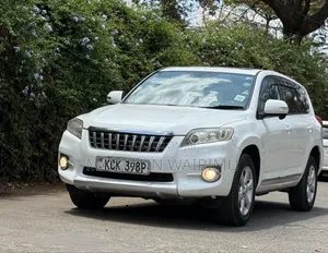 Toyota Vanguard 2010 White