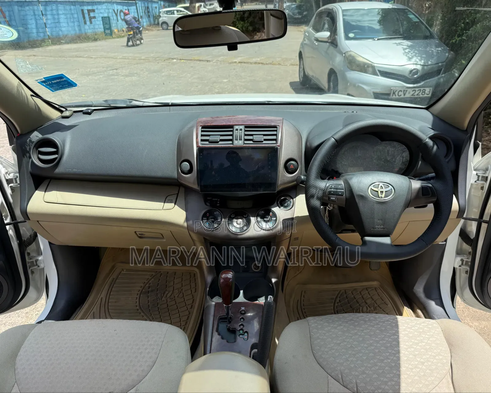 Toyota Vanguard 2010 White