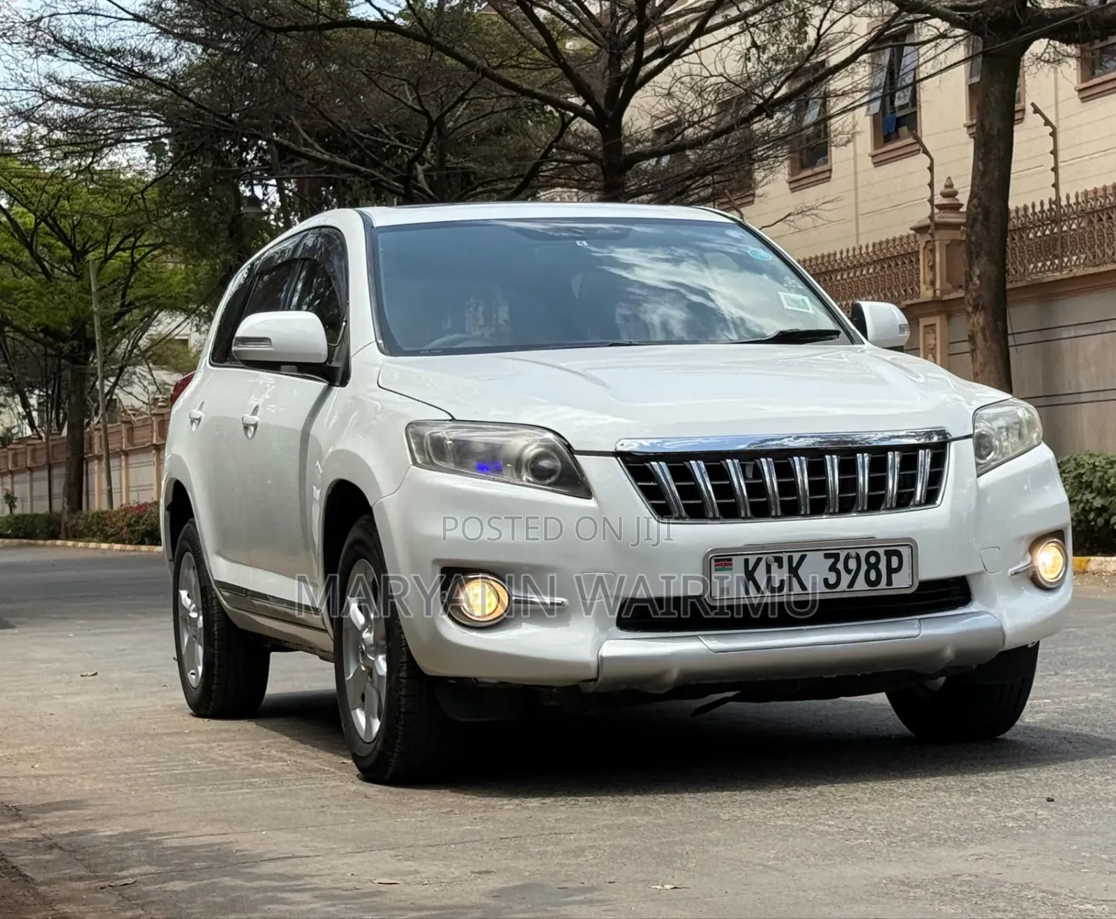 Toyota Vanguard 2010 White