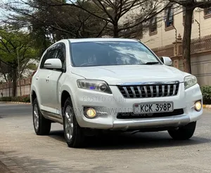 Toyota Vanguard 2010 White