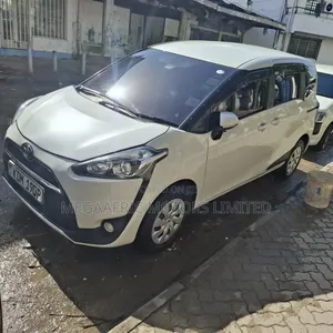 Toyota Sienta 1.5 FWD (6-seater) 2017 White