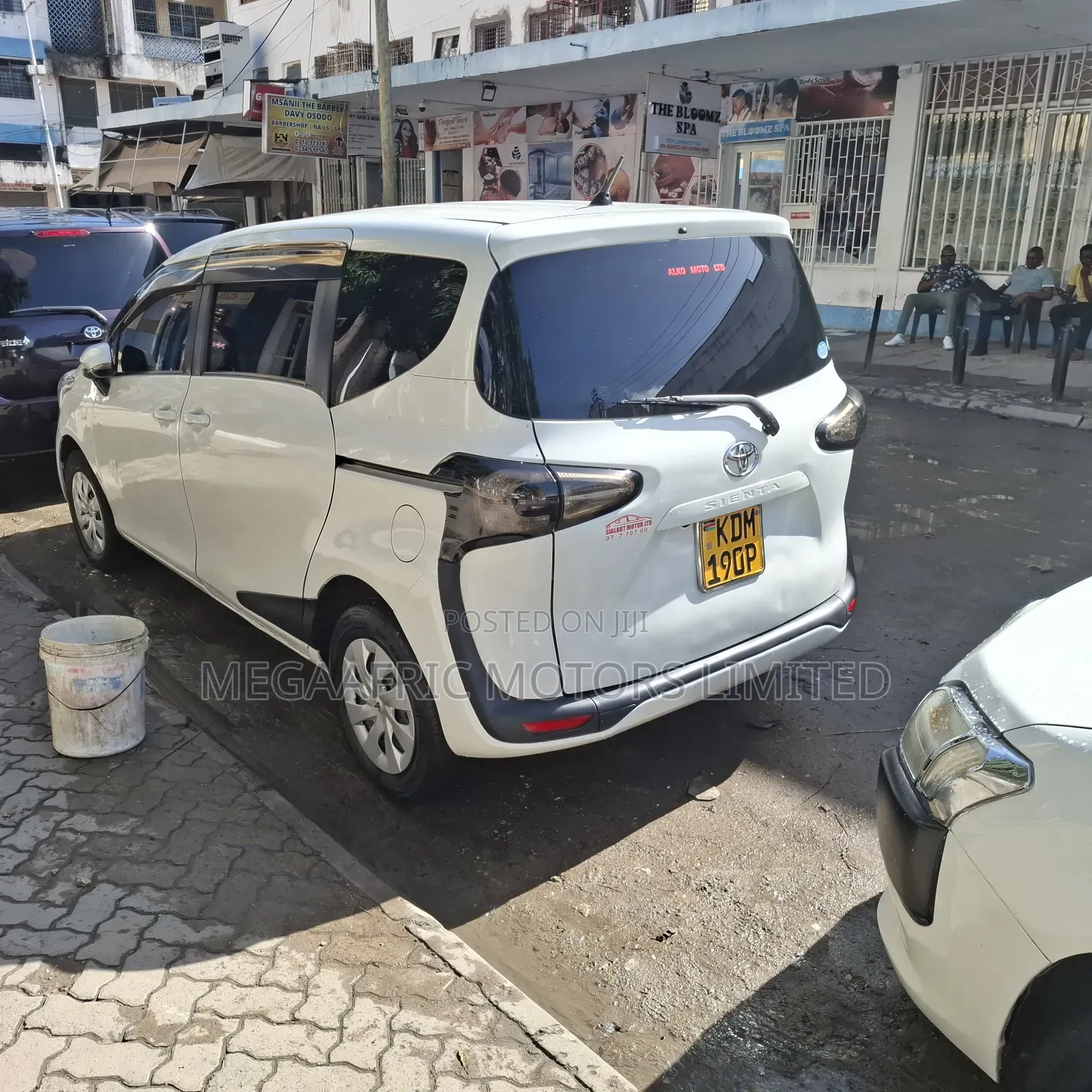 Toyota Sienta 1.5 FWD (6-seater) 2017 White