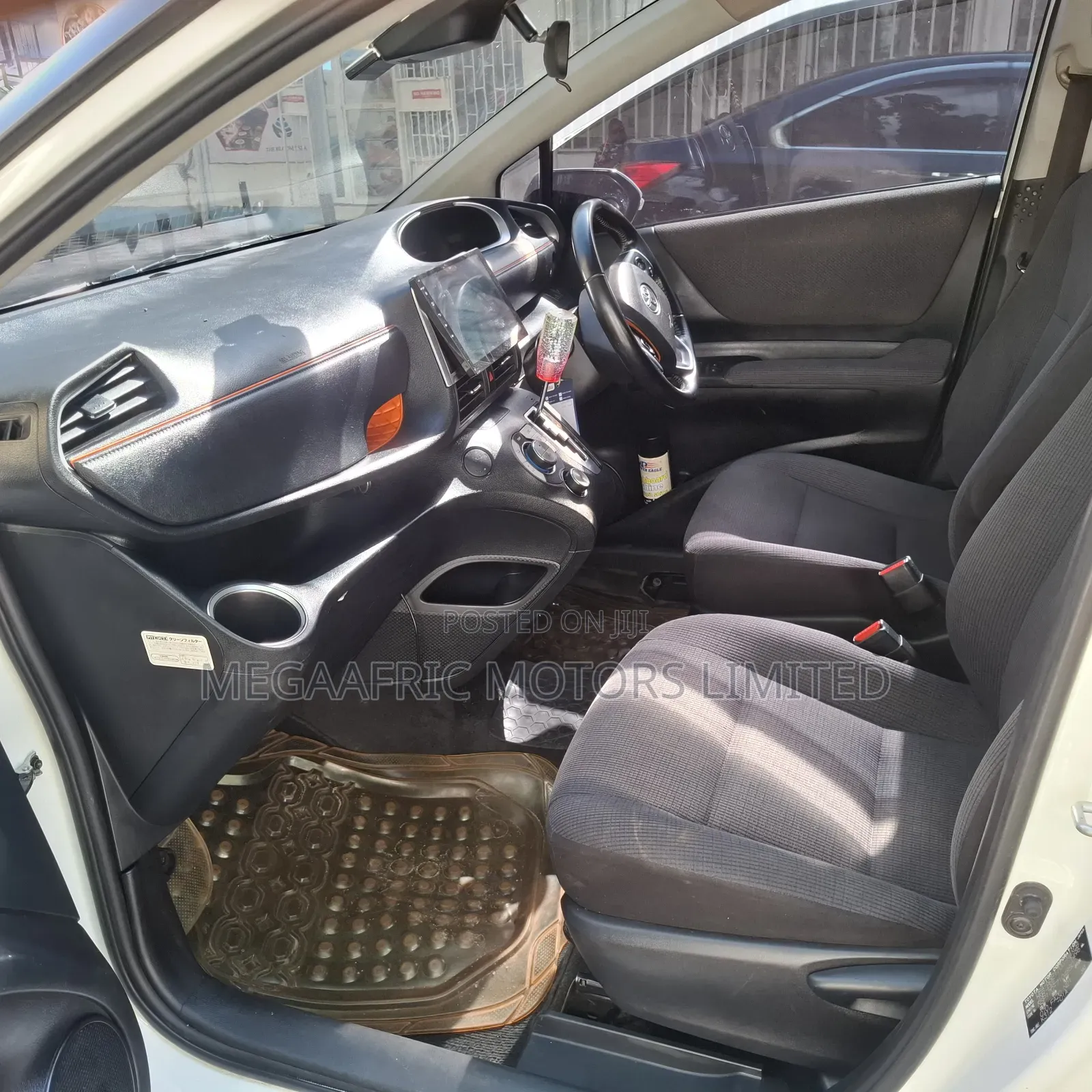 Toyota Sienta 1.5 FWD (6-seater) 2017 White
