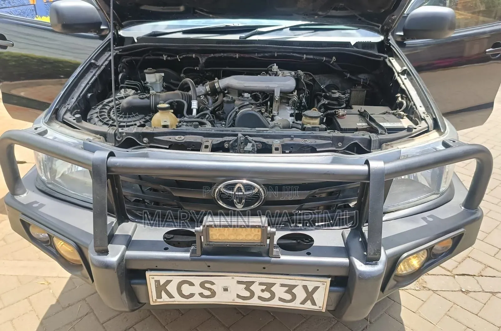 Toyota Hilux 2013 Black
