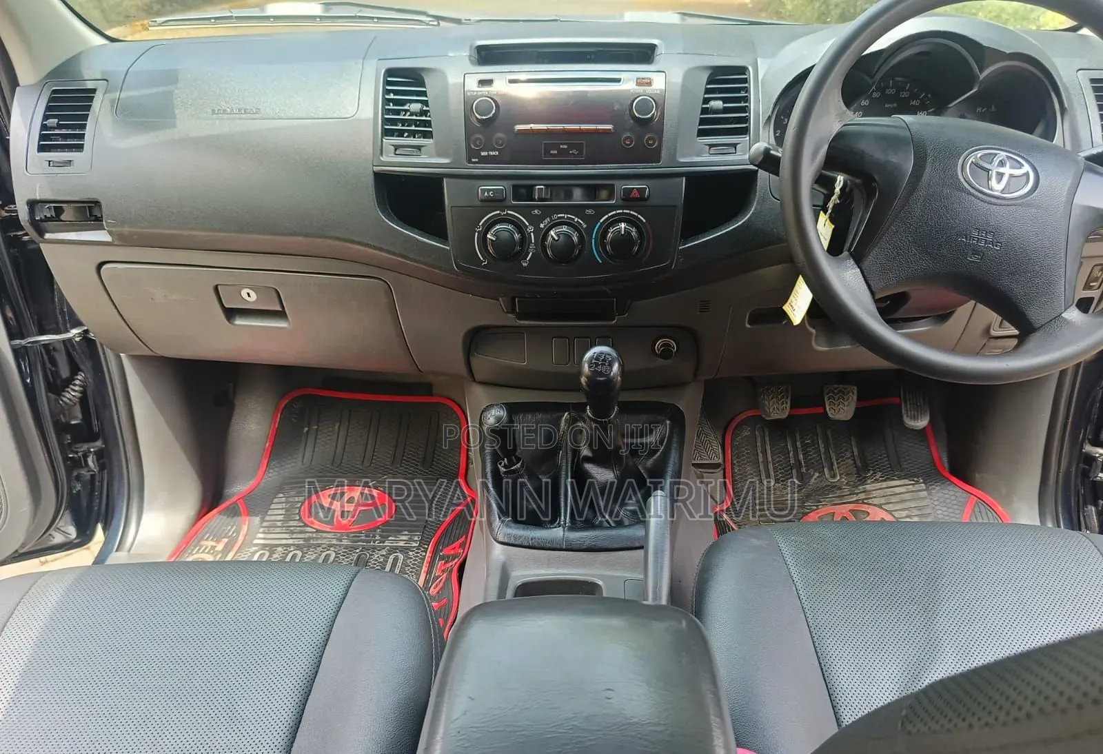 Toyota Hilux 2013 Black