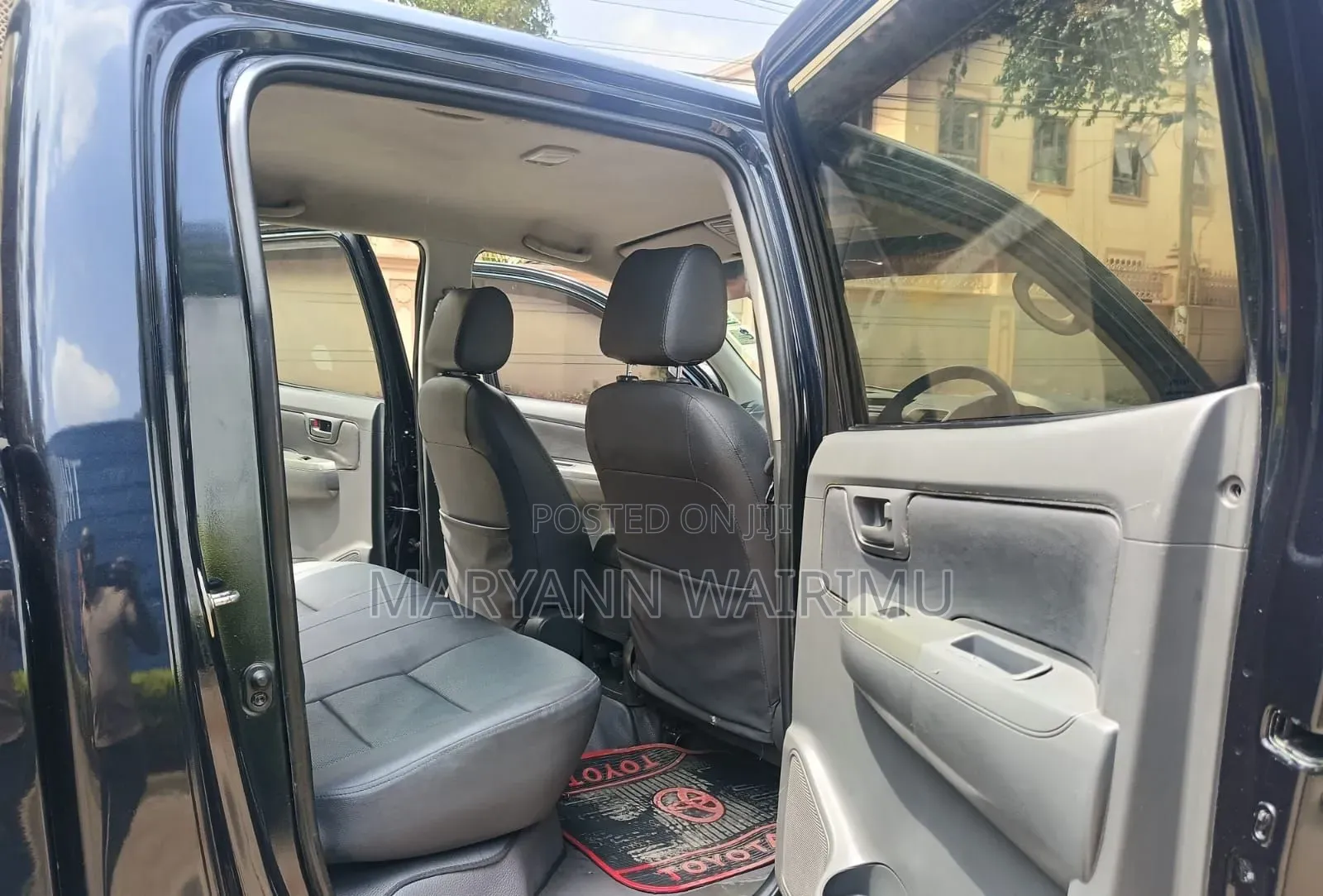 Toyota Hilux 2013 Black