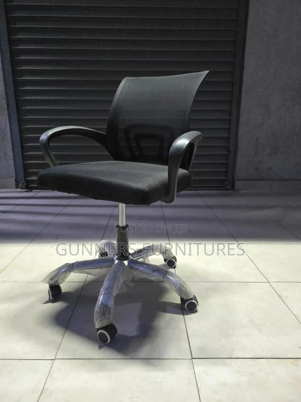 Modern Office Mesh Chair - thumbnail 4