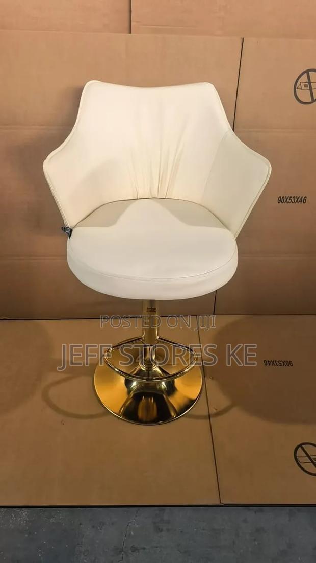 Quality Adjustable High Stool - thumbnail 2