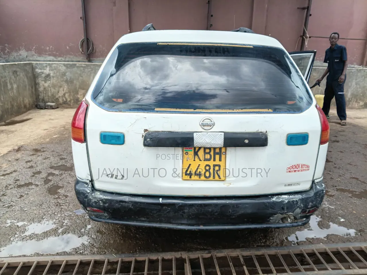 Nissan Advan 2002 White