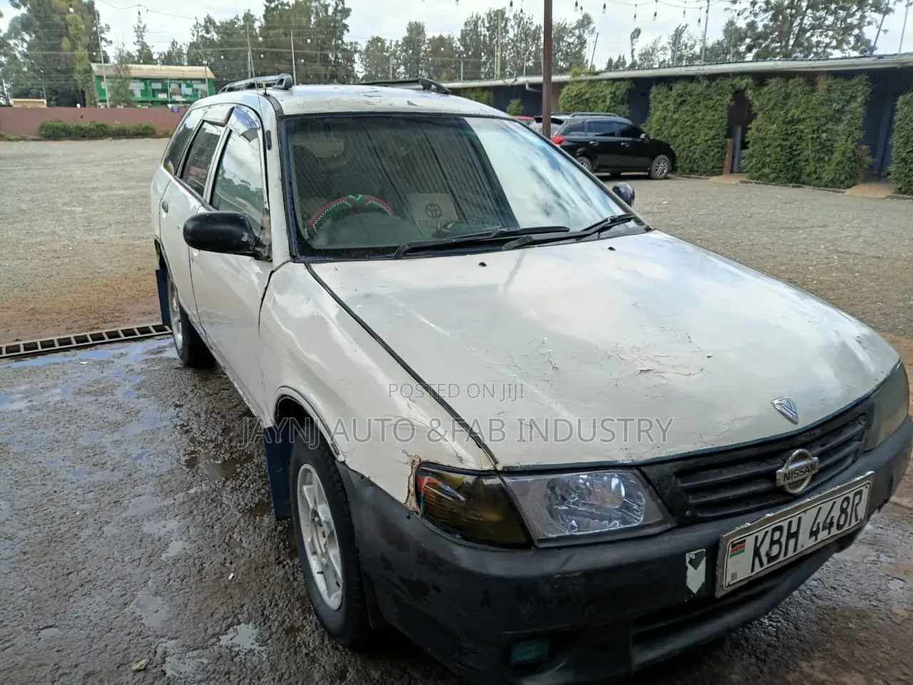 Nissan Advan 2002 White