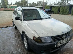 Nissan Advan 2002 White
