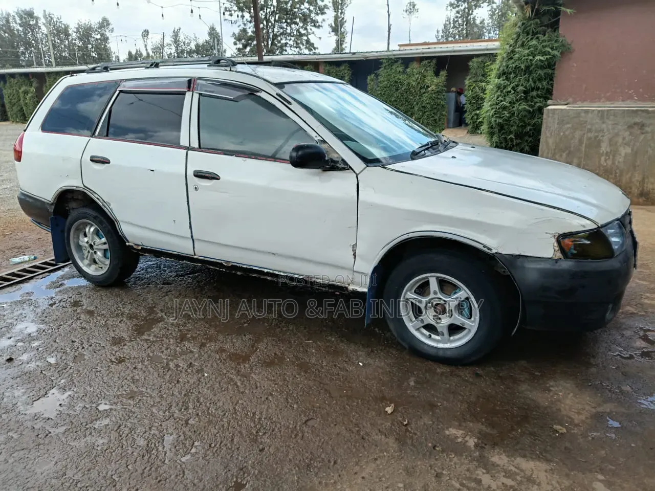 Nissan Advan 2002 White