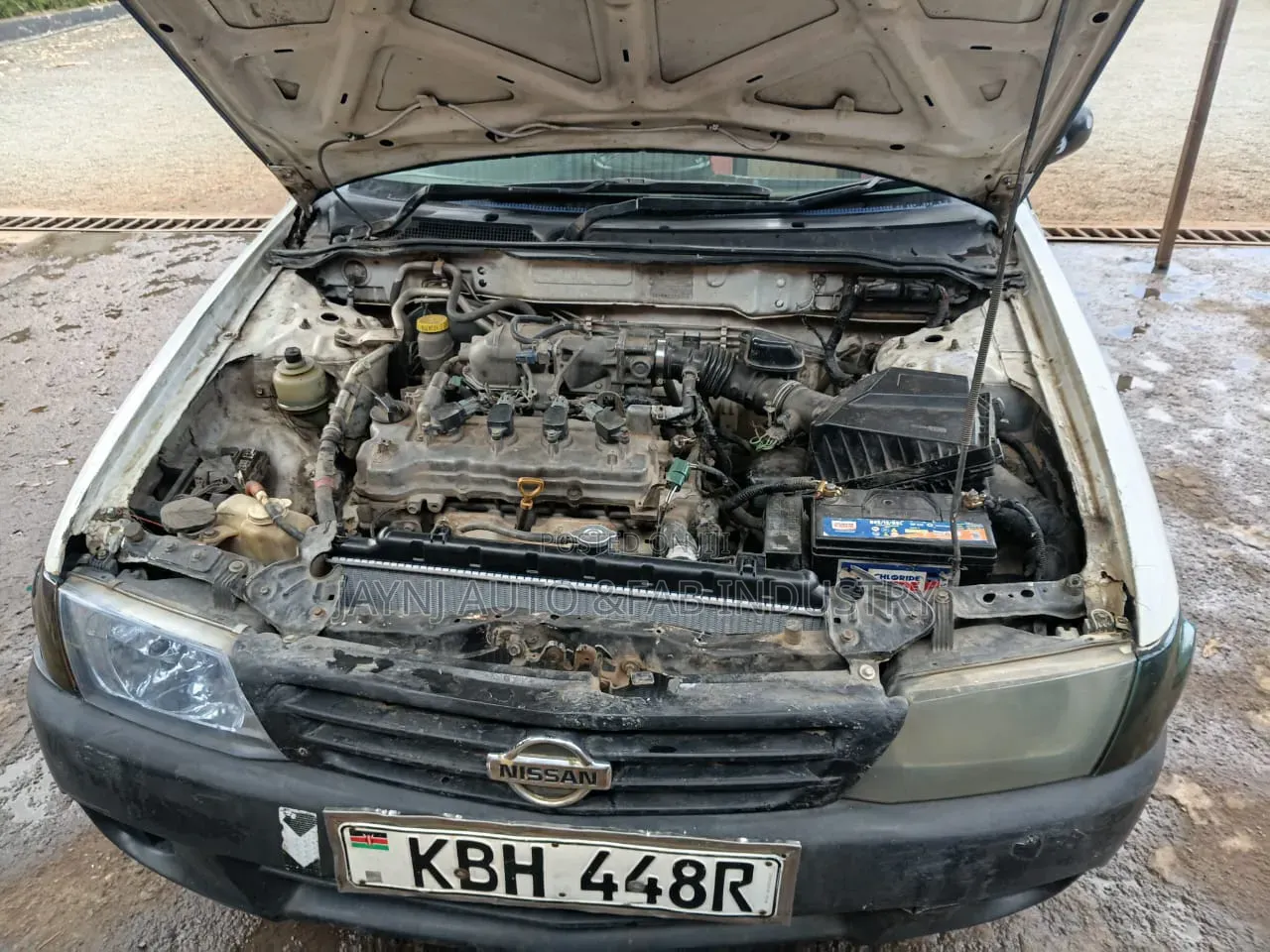 Nissan Advan 2002 White