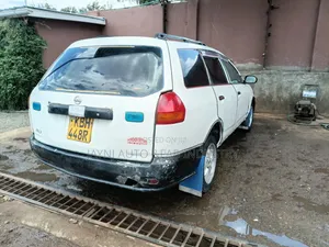Nissan Advan 2002 White